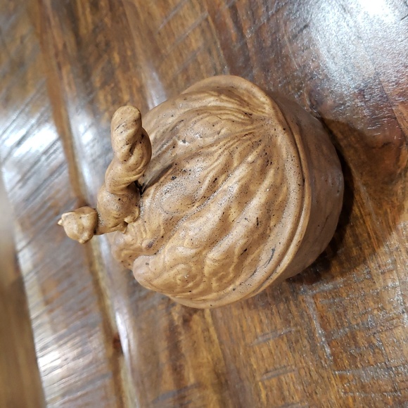 Vintage Squirrel Walnut Ceramic Nut Dish - Picture 2 of 8